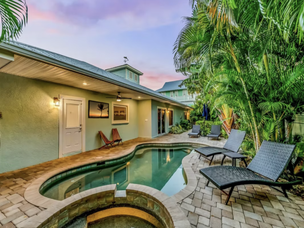 Four Bedroom Vacation Home in Holmes Beach Close to Beach